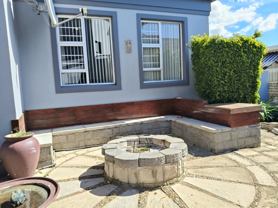 3 Bedroom Property for Sale in Wavecrest Eastern Cape